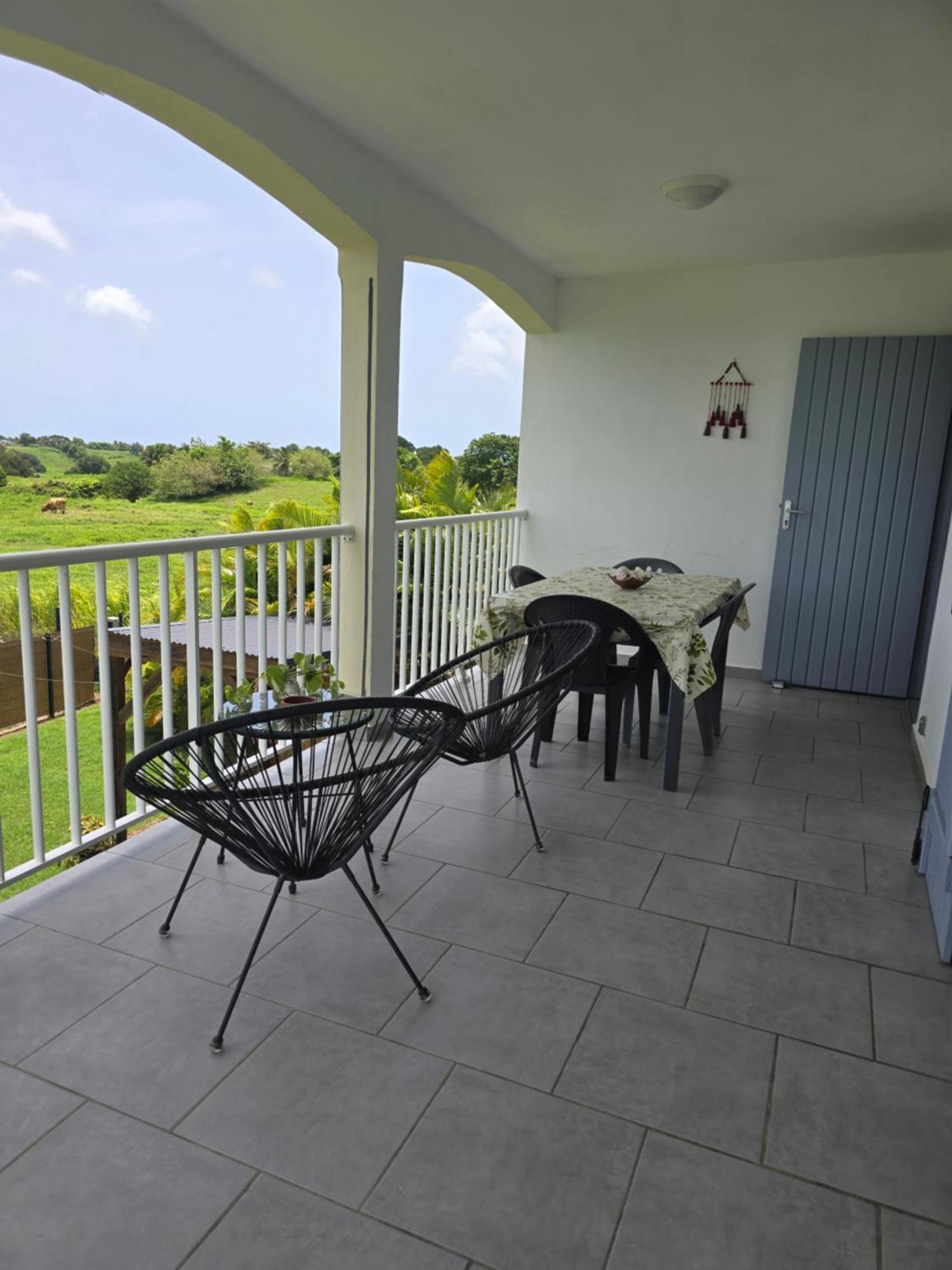 Maison Laurencia - Appartement De L'Etage Sainte-Anne  Buitenkant foto
